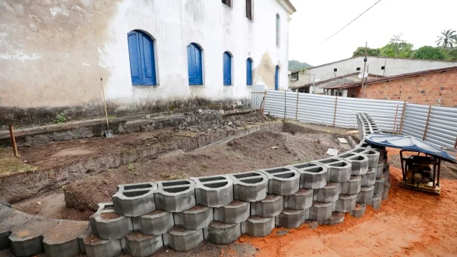 Cemitério Colonial em Santiago do Iguape