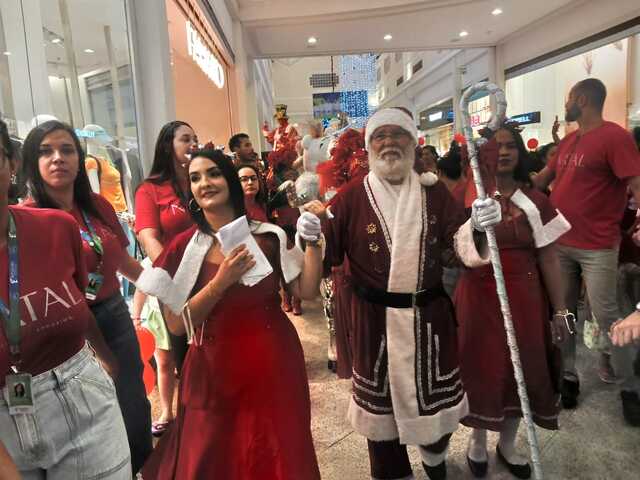 chegada do papai noel no shopping