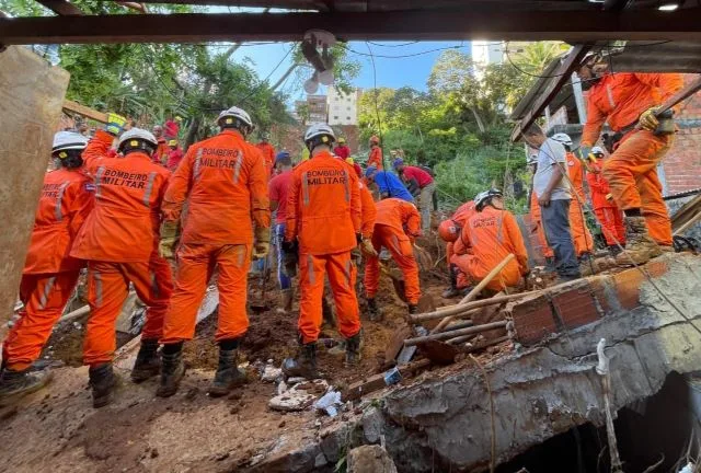 Bombeiros seguem nas buscas pelo rapaz soterrado em Saramandaia e buscas já duram mais de 40 anos