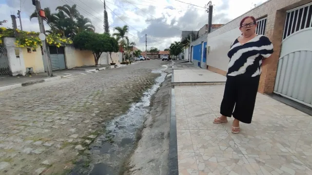 Esgoto a céu aberto na Mangabeira