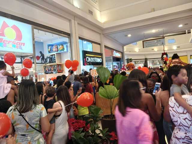 chegada do papai noel no shopping