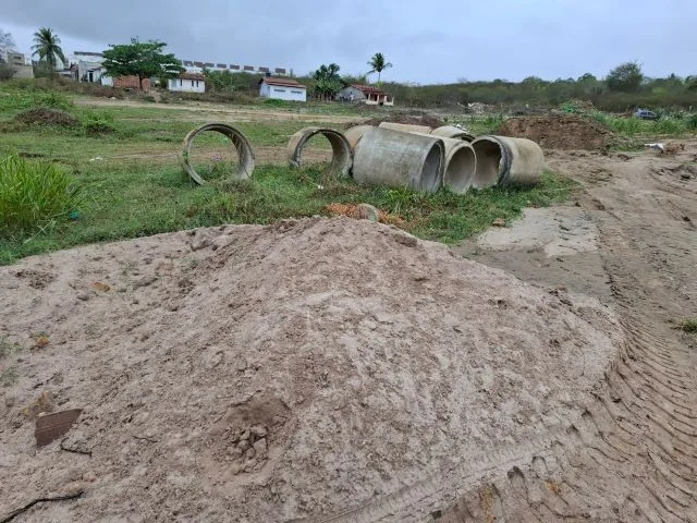 calçamento danificado Rua Arlindo Alves Bairro Santo Antônio dos Prazeres