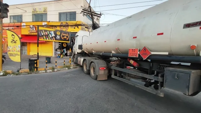 Acidente com carreta em Feira de Santana