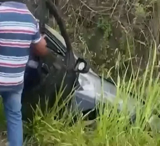 Homem é atingido por moto ao tentar ajudar colega com pneu furado na Bahia