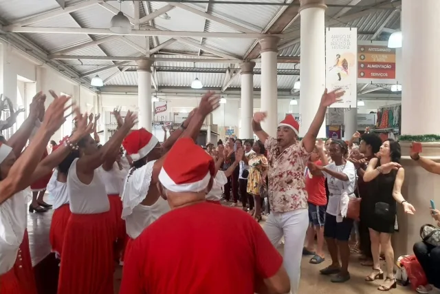 Idosas do Centro Dona Zazinha se apresentam no Mercado de Arte