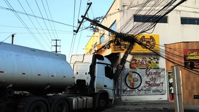 Acidente com carreta em Feira de Santana