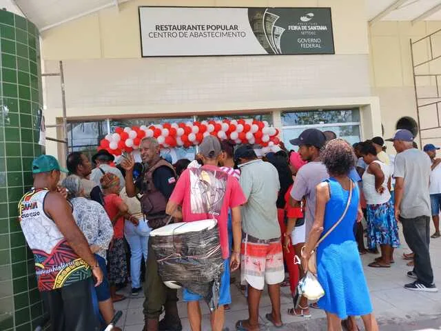 Caruru para 2 mil pessoas e muito samba marcam os festejos a Santa Bárbara em Feira de Santana (9)