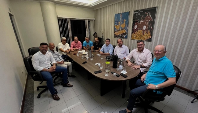 José Ronaldo realiza reunião com representantes de setores econômicos em Feira de Santana