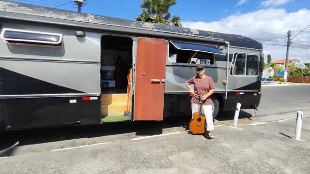 Morando em um motorhome em Feira de Santana, cantora e compositora do RJ fala sobre rotina e estilo de vida (2)