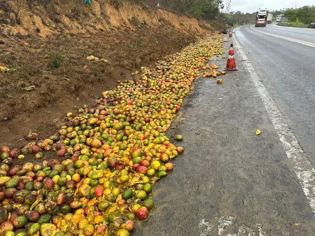 Acidentes na BR-116 causam congestionamento entre Irajuba e Brejões