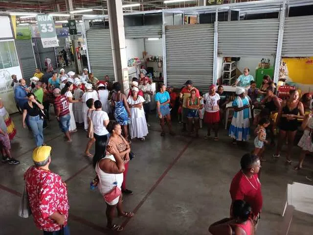 Caruru para 2 mil pessoas e muito samba marcam os festejos a Santa Bárbara em Feira de Santana (9)