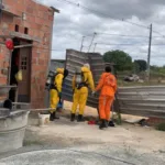 Corpo de idoso é encontrado em estado de decomposição no quintal de casa