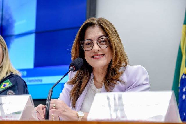 deputada Rogéria Santos