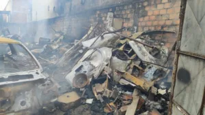 Wrq51wki-incendio-na-Lagoa-Grande-ft-ed-santos-acorda-cidade9 Depósito de sucatas pega fogo no bairro Lagoa Grande em Feira de Santana - Acorda Cidade