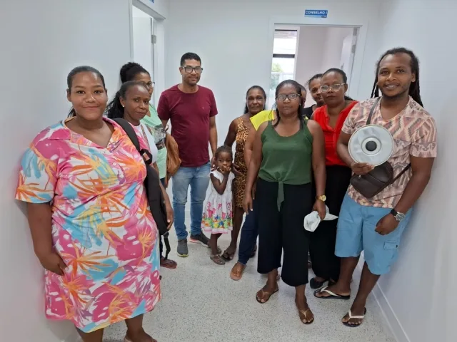 Manifestantes pedem garantia para construção de escola