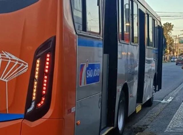 mulher morre dentro de ônibus após passar mal