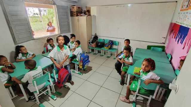 Mães de alunos pedem reconstrução de escola no distrito da Matinha; alunos estudam em chácara alugada (1)