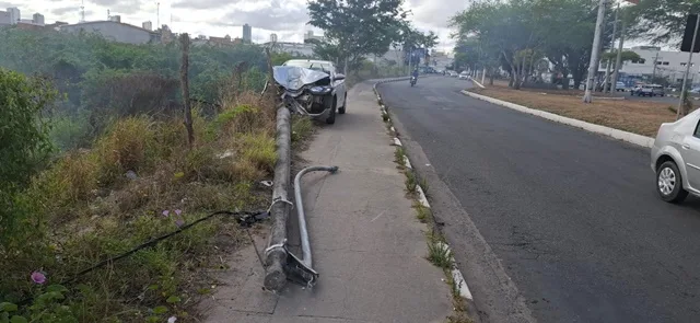 Colisão na Avenida José Falcão da Silva