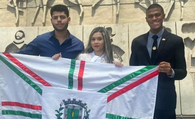 estudantes feirenses participam de formação na Alba -1