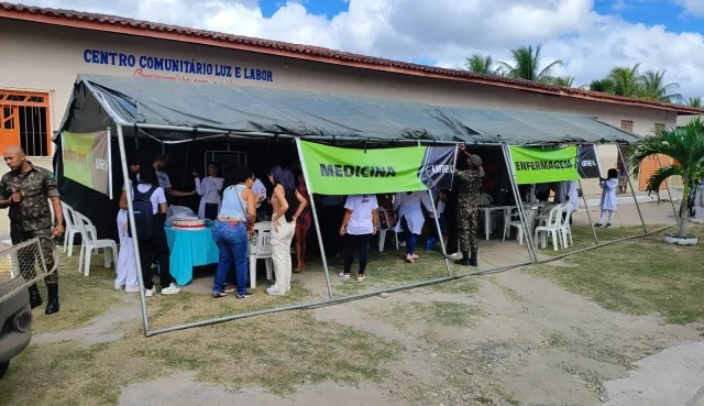 Ação social na Liberdade - Unex e Exército