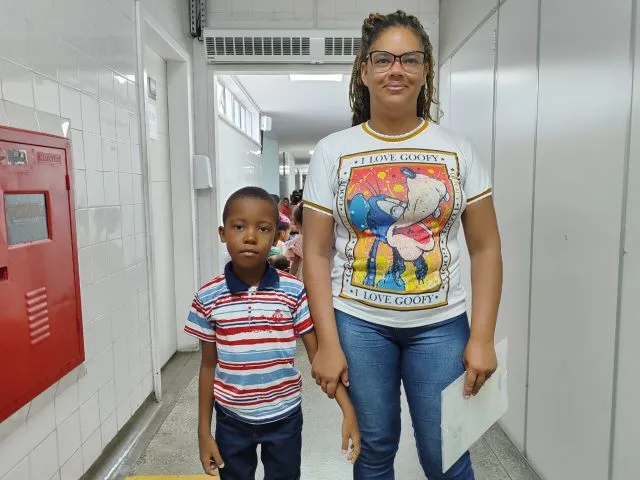 Islene Alves de Jesus e o filho