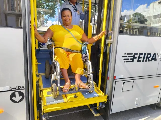 ônibus feira de Santana elevador acessibilidade cadeirante PCD