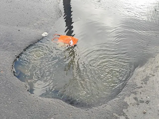 esgoto irregular na avenida periférica parque lagoa subaé