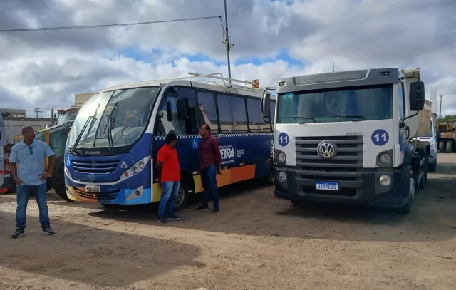 José Ronaldo visita garagem da Soma