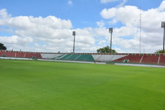 Recuperacao do Gramado do Joia da Princesa