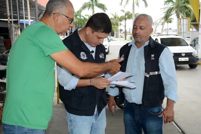 Procon fiscaliza preço dos combustíveis em Feira de Santana