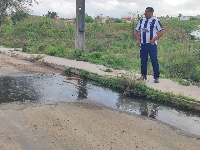 Robson da Silva Papa esgoto irregular na avenida periférica parque lagoa subaé