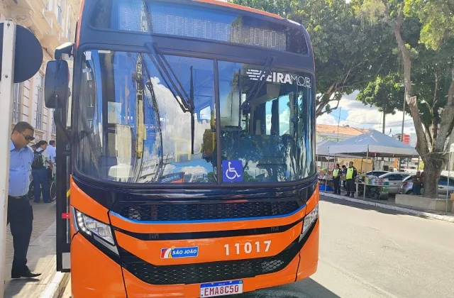 ônibus feira de Santana elevador climatizado