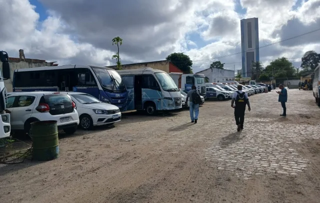 José Ronaldo visita garagem da Soma