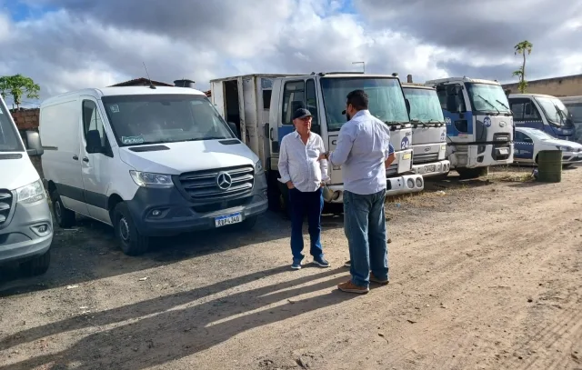 José Ronaldo visita garagem da Soma