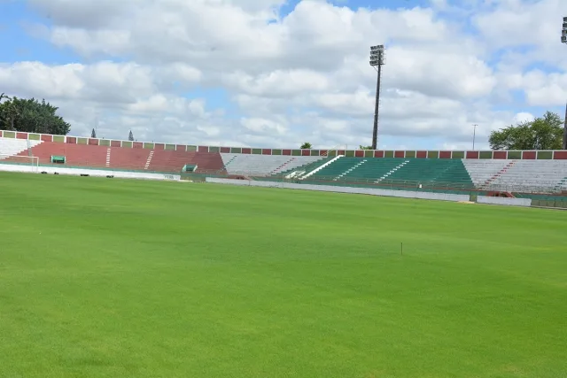 Recuperacao do Gramado do Joia da Princesa