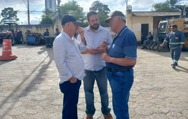 José Ronaldo visita garagem da Soma