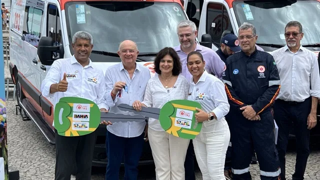 Entrega de Ambulâncias