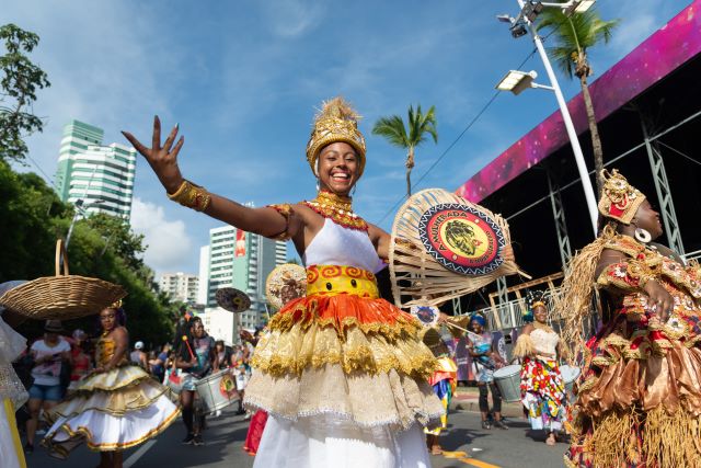 O papel do artesanato no Carnaval brasileiro: continuidades e transformações culturais