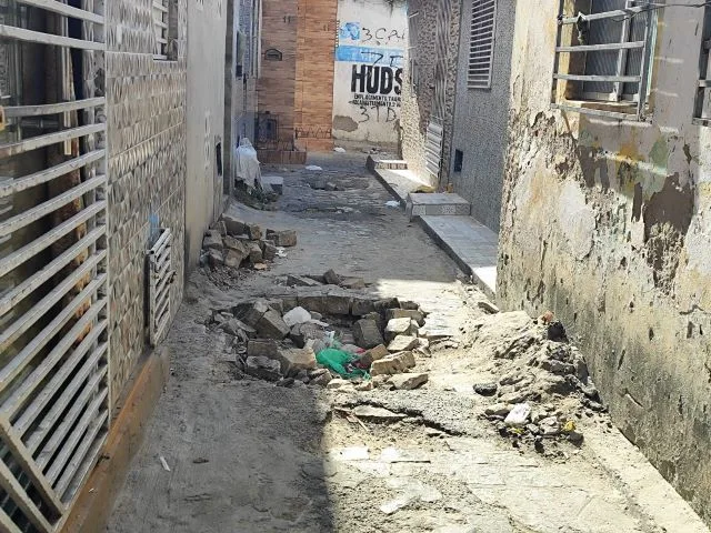 Buraco na Travessa Dezoito Forte, bairro Rua Nova em Feira de Santana