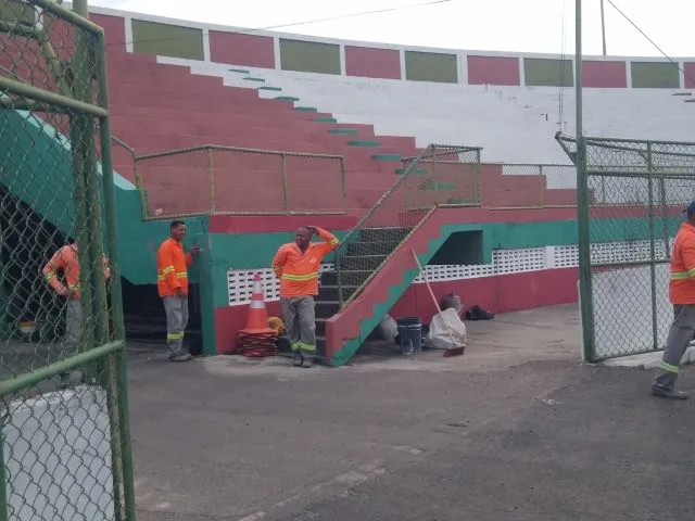 estádio em manutenção