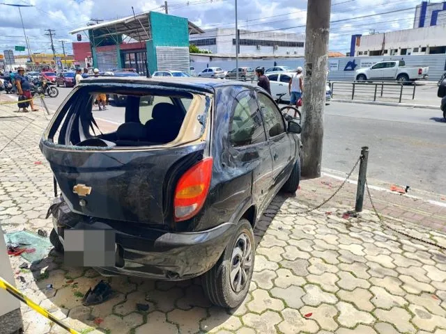 engavetamento avenida João Durval