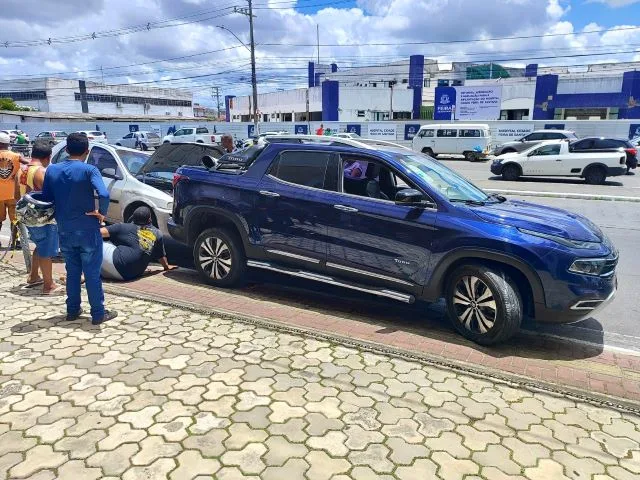 engavetamento avenida João Durval