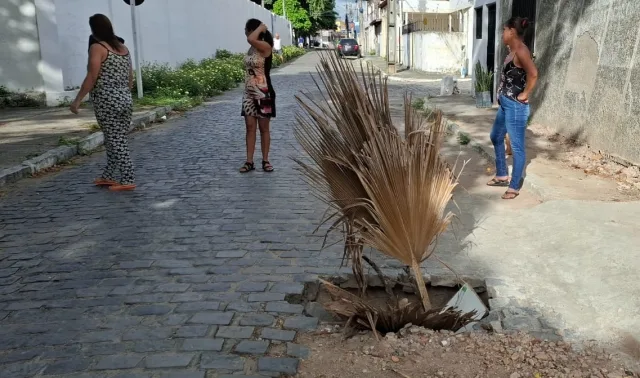 Buraco na Rua Brito - Cidade Nova