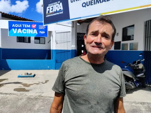 Antônio Cordeiro, levou a filha para o Dia d de Vacinação contra a dengue