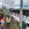 Ônibus com materiais recicláveis pega fogo no centro de Conceição do Coité