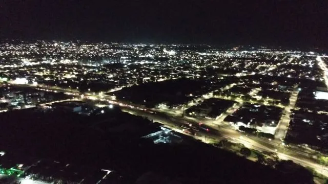 Foto noturna da cidade de Feira de Santana