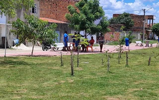 Novas praças na Lagoa Grande