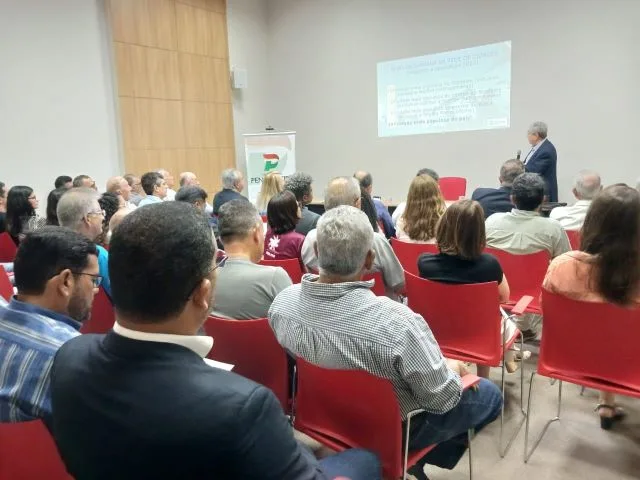 Palestra teve a participação de representantes de entidades empresariais de Feira de Santana