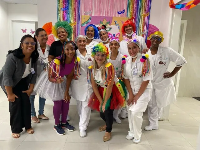 Folia e muita emoção no bloquinho de carnaval animam pacientes da Clínica de Hemodiálise de Santo Estêvão (CNSE)