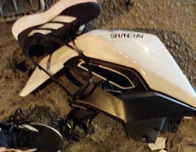 Jovem morre após colidir moto em dois carros no Anel de Contorno em Feira de Santana